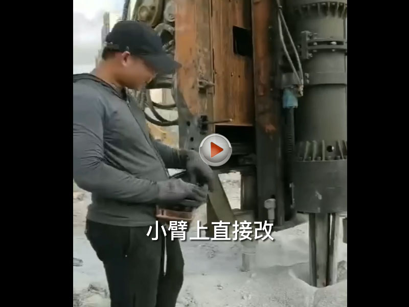 挖機怎么改裝成巖石鉆裂機？